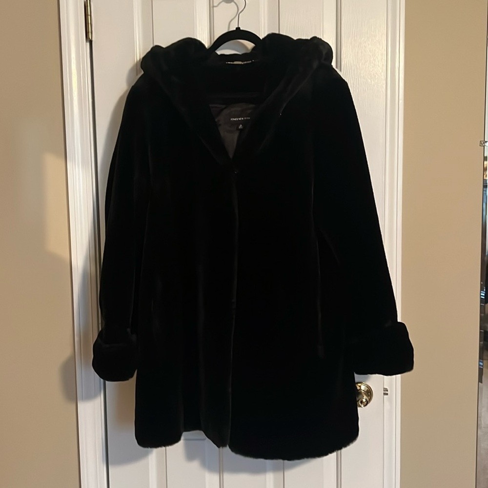 Jones New York Women’s Faux fur black hooded coat jacket 1x Like new